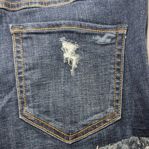 Hollister Short - Short Womens Size 7/W28 Dark Wash Ripped High Rise 2" Inseam - Picture 3 of 9